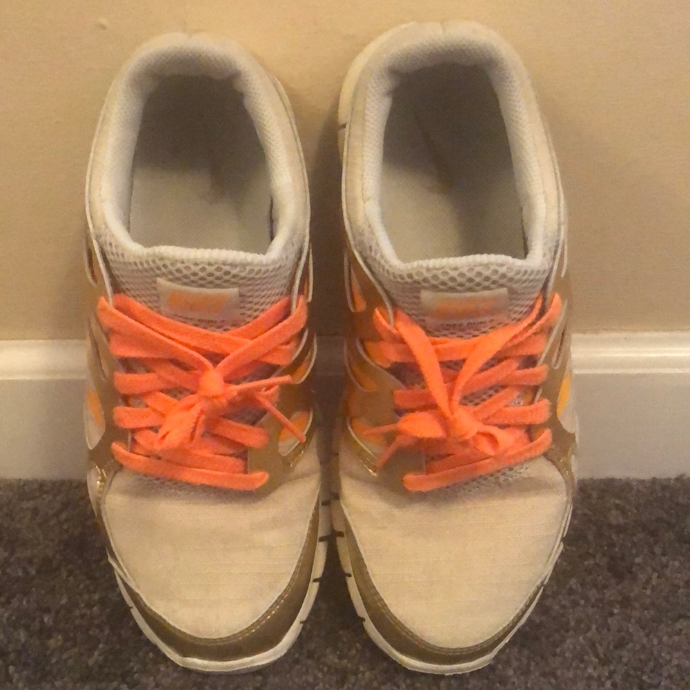 Nike Runs! Women’s 8.5